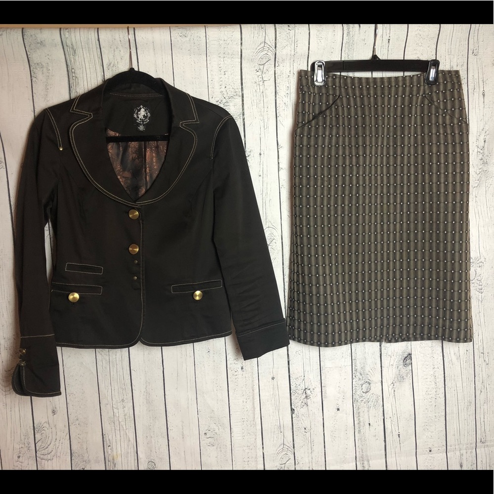 Think Tank Suit Set